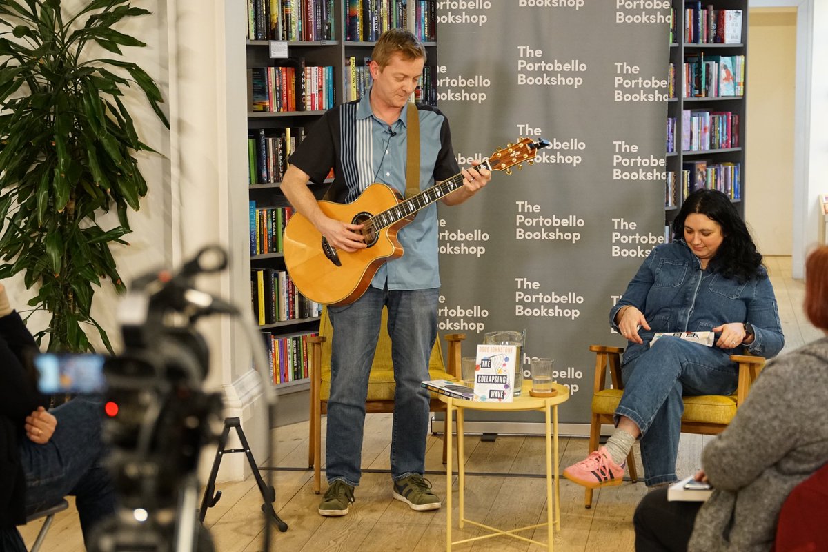 A huge thank you to @doug_johnstone and @rachelle_ata for an incredibly entertaining evening and fascinating conversation surrounding The Collapsing Wave - and of course to everyone who joined us in person or via livestream! 🪐✨