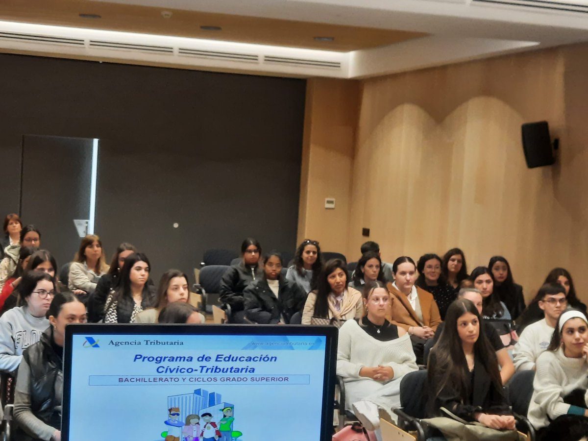 albaydar's tweet image. 1° de Asistencia a la Dirección y 1° de Administración y Finanzas A han visitado la Agencia Estatal de Administracion Tributaria ¡Muchas gracias por tan interesante clase! #formacion #formacioncomplementaria #ods4 #orientacionprofesional
