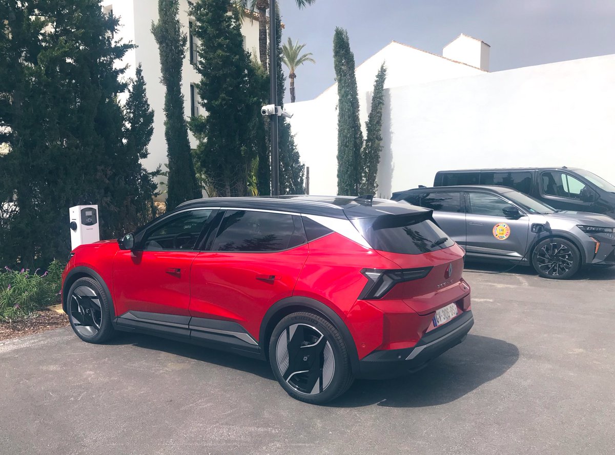 automotorcope's tweet photo. Hoy voy a probar el nuevo #RenaultScenicETech ⚡️#EV #ScenicElectric #SUV #croosover #familiar Te cuento cómo va +Info @COPE @Poniendocalles #motor #coches #novedades #auto @caroftheyear #Scenic2024 https://t.co/op4gXcpHWH