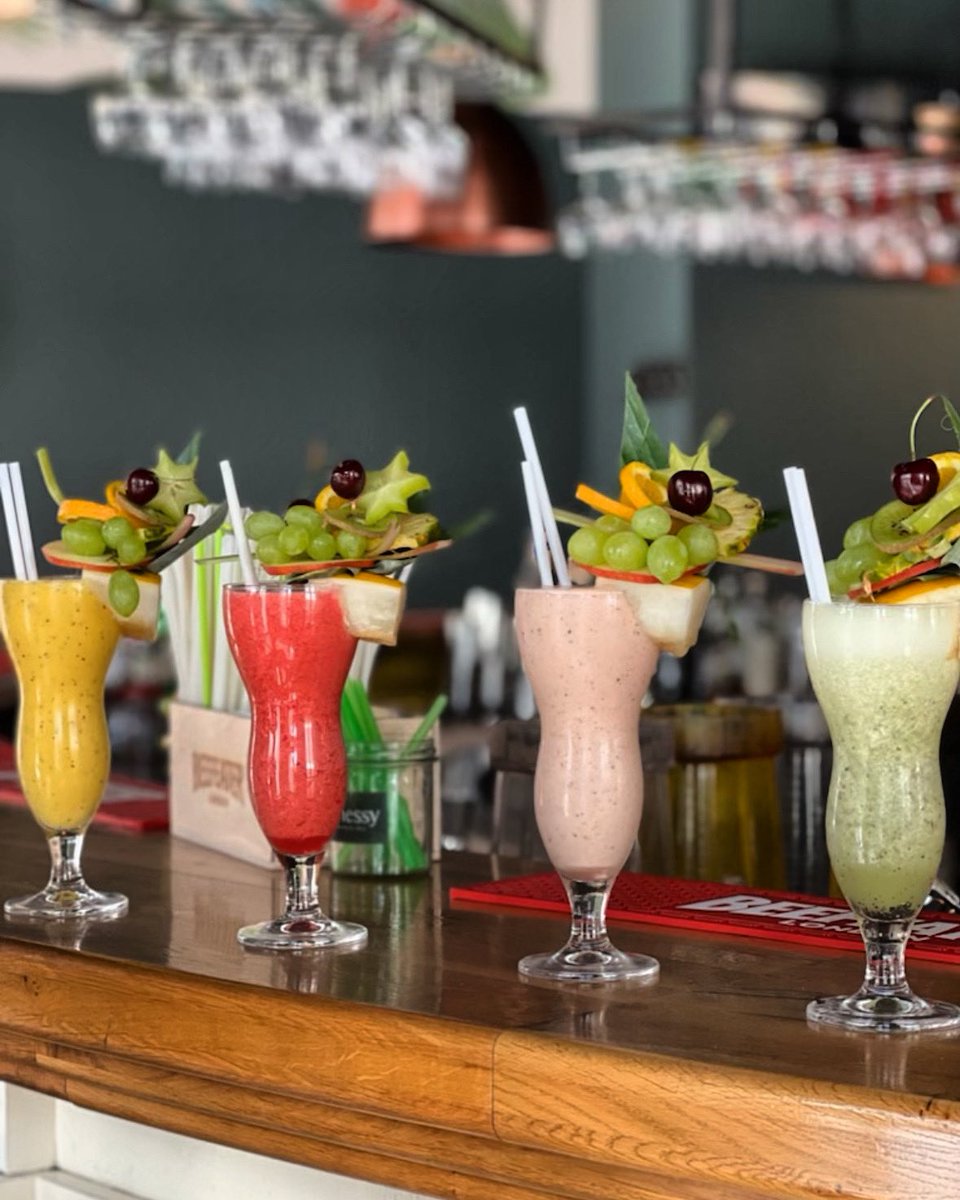 Coś pysznego? - to nasza specjalność 🍹😉 #coctailbarmax #nowyswiat32 #warszawa #warsaw #cocktailtherapy #najlepszyadreswmieście #8metrówszczęścia #tropikalnechwile #półmetektygodnia #zmiloscidokoktajli