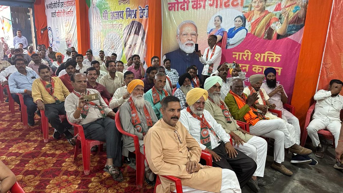 SwaroopAnuj's tweet image. पलिया कलां 137 विधानसभा
भाजपा कार्यालय के उद्घाटन में माननीय गृह राज्य मंत्री श्री अजय मिश्र टेनी जी का हुआ भव्य स्वागत, उमड़ा जन सैलाब ।

#मैं_भी_मोदी_का_परिवार_हूं #HumHaiModiKaParivar #मैं_मोदी_का_परिवार_हूं #loksabha28kheri #ajaimishrateni #एड_अचिन_मेहरोत्रा #श्र