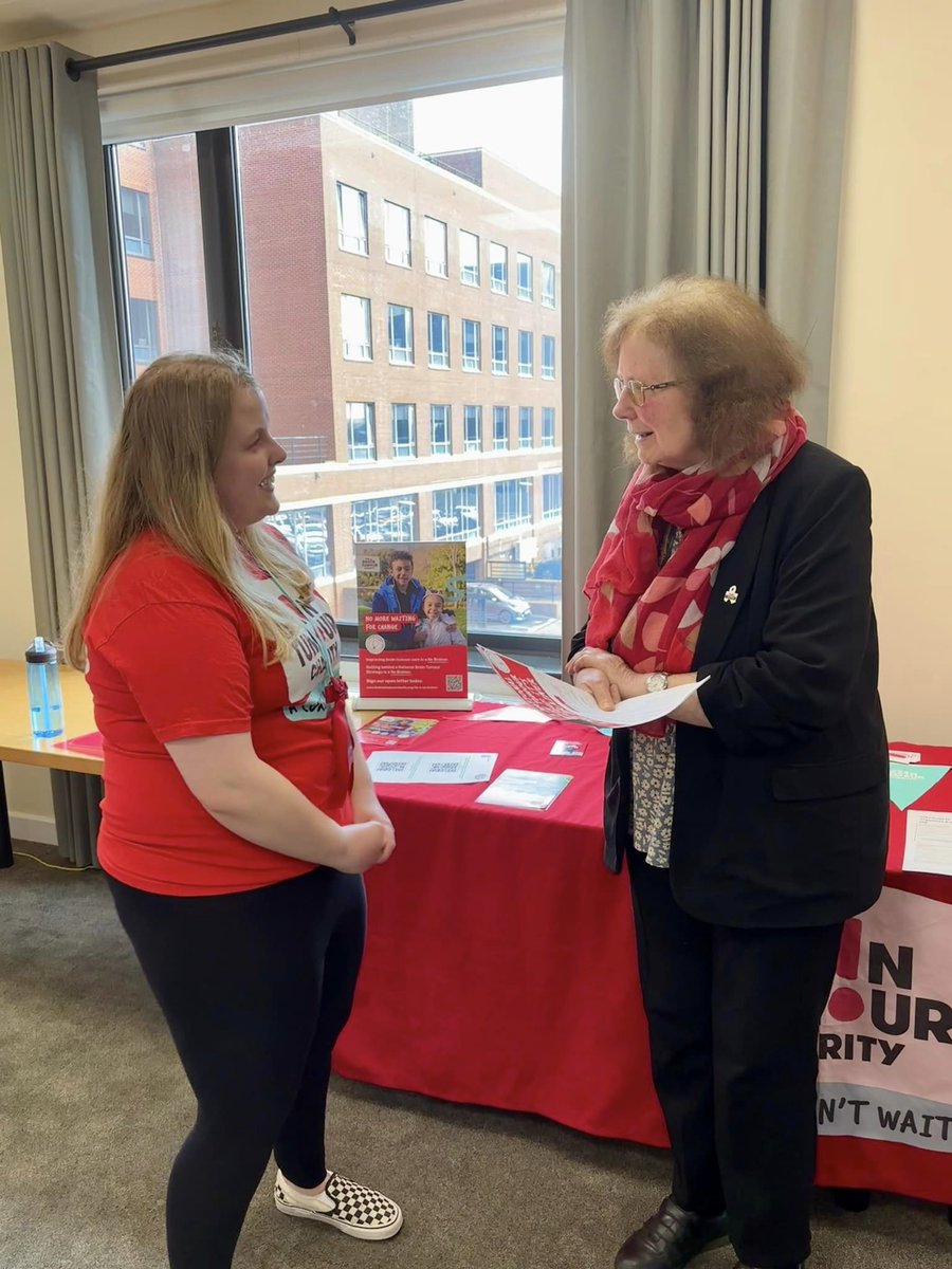 It was great to catch up with constituent @mollyfentonx at the @BrainTumourOrg event at the Senedd yesterday. Molly leads the @LoveYourPeriod1 campaign while living with a brain tumour. She’s now a young ambassador advocating for people with brain tumours in Wales.