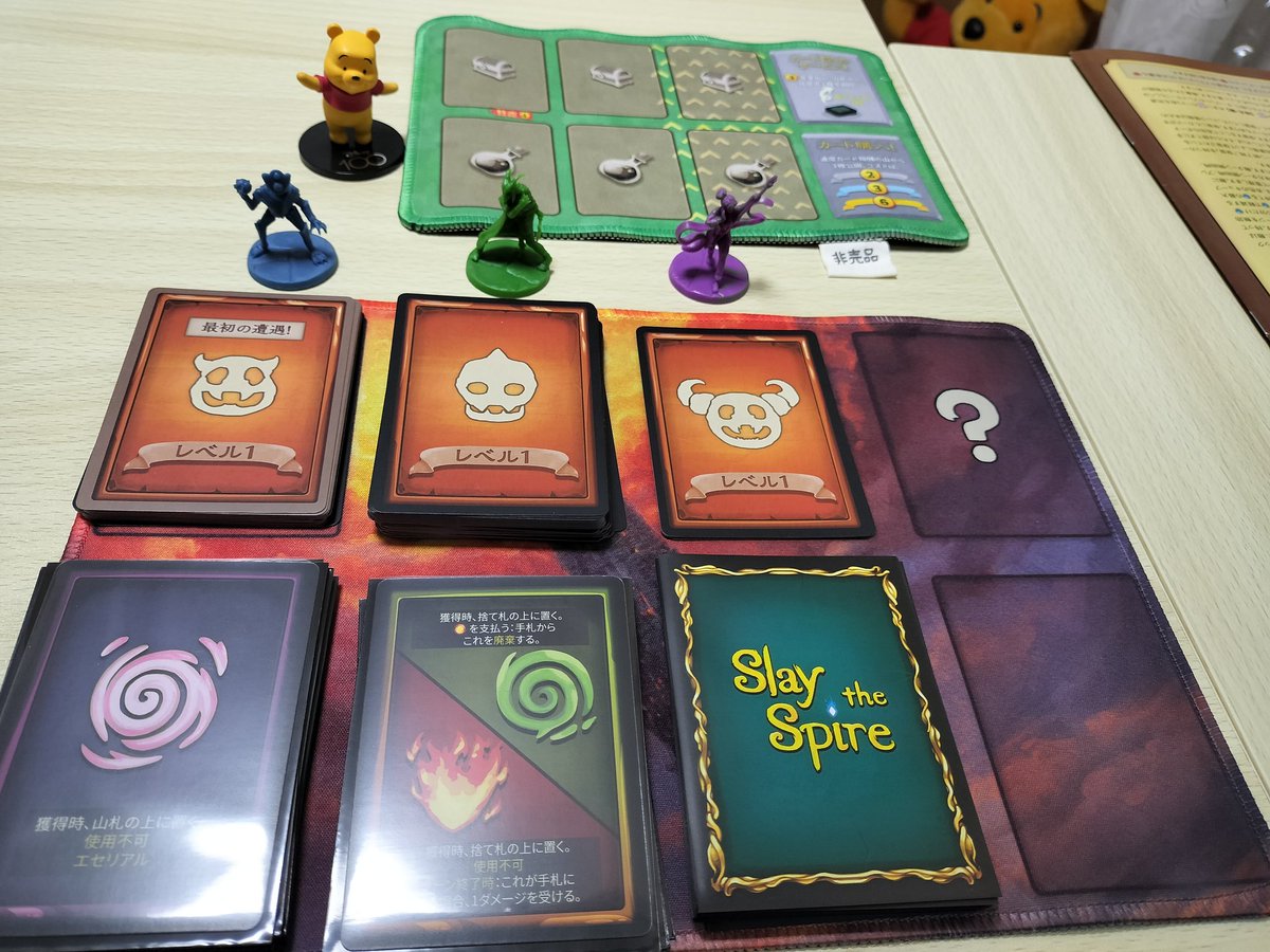 スレイザスパイアのボードゲーム、今日は昼からカードスリーブ作業