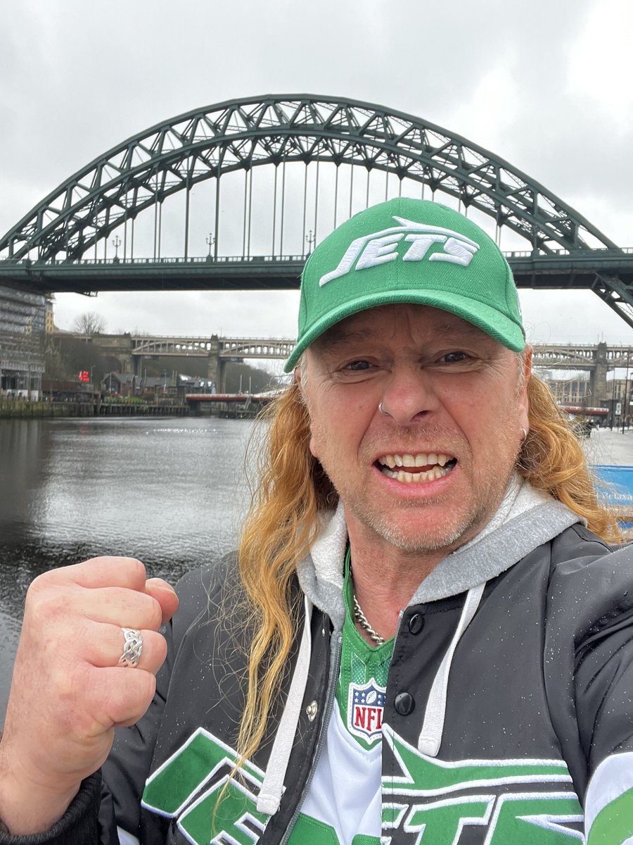 Gustoon's tweet image. If your new to the @nyjets , player or fan. Welcome to the maddest , baddest and most loyal fanbase in the #NFL 
#JetsTwitter 🤘🏼