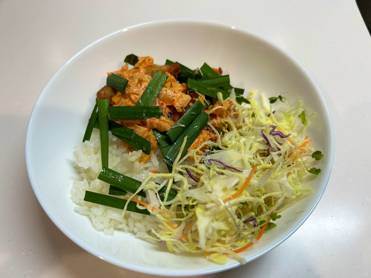 DR_k_rin's tweet photo. 初めての自炊はキムチマヨ唐揚げ丼でした美味い https://t.co/eeTRrB8XfM