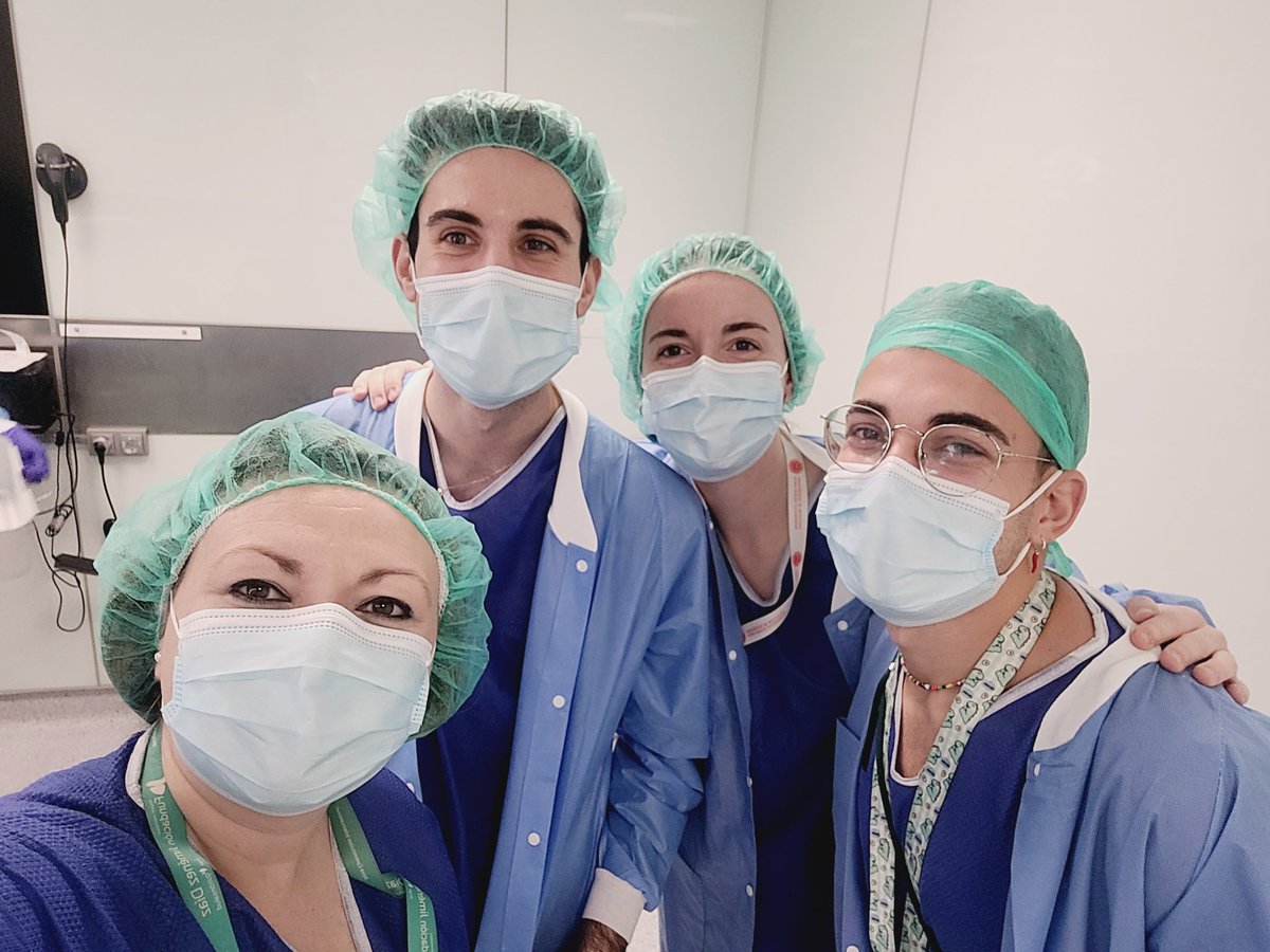 La docencia, uno de nuestros pilares en la @Hospital_FJD, enseñando a los futuros médicos que serán quienes cuiden de nosotros el día de mañana