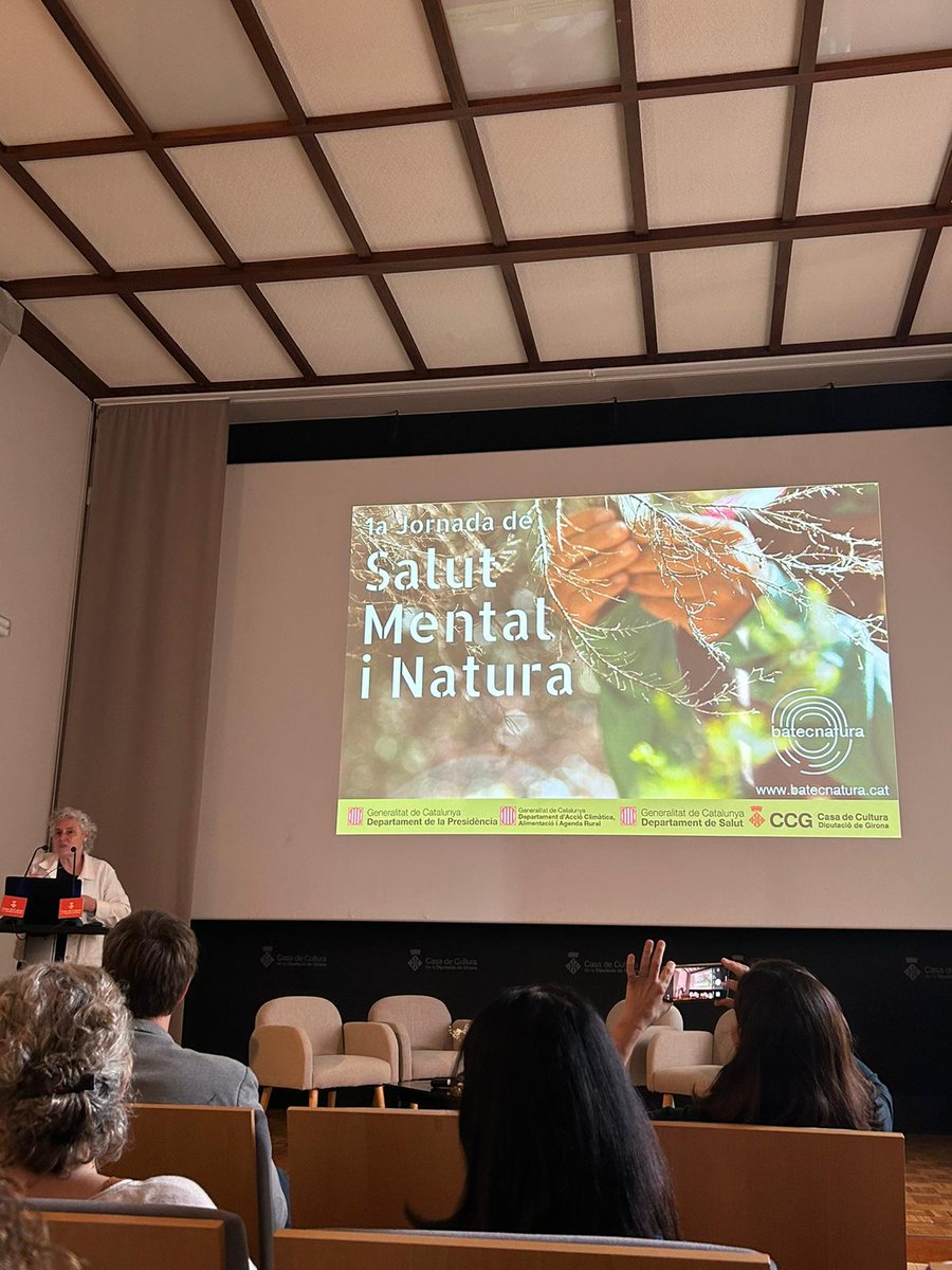 Assistim a la Jornada "Salut Mental i Natura" organitzada per <a href="/gencat/">Generalitat de Catalunya</a> i #batecnatura. L'objectiu és enxarxar les diverses iniciatives, projectes i polítiques actuals al nostre país en materia de salut mental i natura, manifestar la importància de la natura per la salut mental de