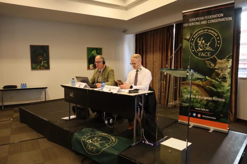 Ayer comenzó la Conferencia Internacional: 'Prioridades y retos para los cazadores europeos 2024' con la bienvenida de Manuel Gallardo, presidente de la RFEC.Unas apasionantes ponencias de los mayores expertos en la actividad cinegética europea. @RFECaza