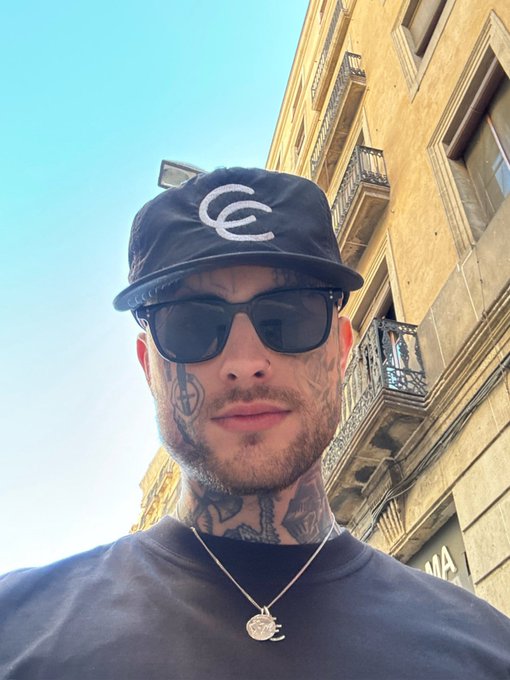 Free for 10 subs  https://t.co/yM5byeEywc https://t.co/QnClf1uxxw