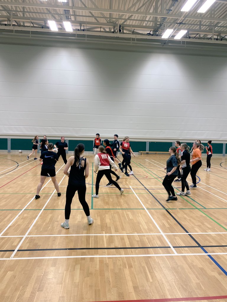 RedhillSixthVoc's tweet photo. Year 12 Sport students were lucky enough to experience a netball workshop at @uonsport with England Netball star @pajreedxx 

A fantastic day was had by all 🏅

#netball #england #aimhigh #supercurricular #university #sport #aspiration https://t.co/GEfrpvxK91