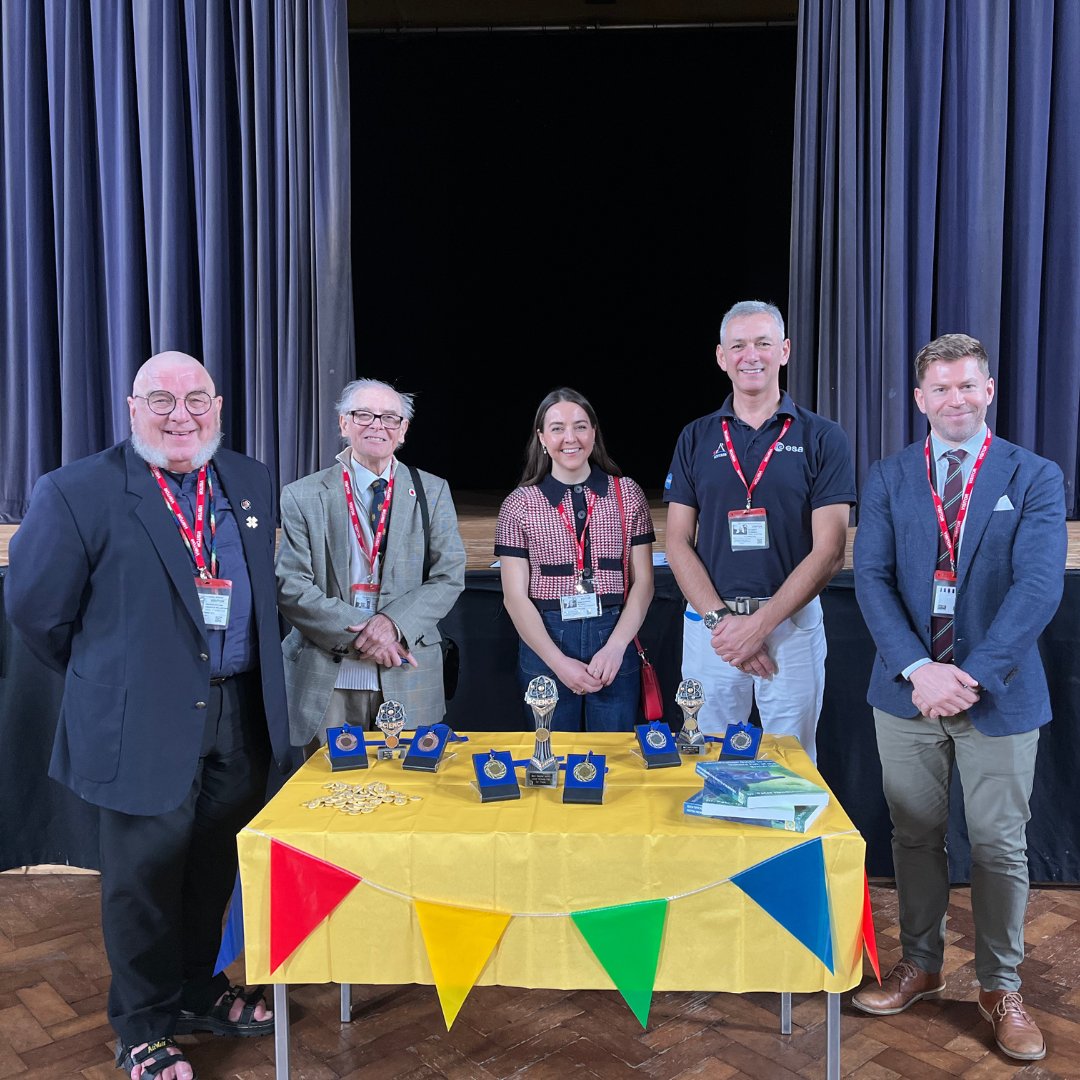 We were privileged to welcome back alumni and former staff as judges for the RHS Junior Science Fair, held on Friday 15 March which marked a grand finale to British Science Week 2024. Read more about it here: tinyurl.com/RHSJuniorScien… #PartofRHS #ConnectInspireBelong #RHSInspires