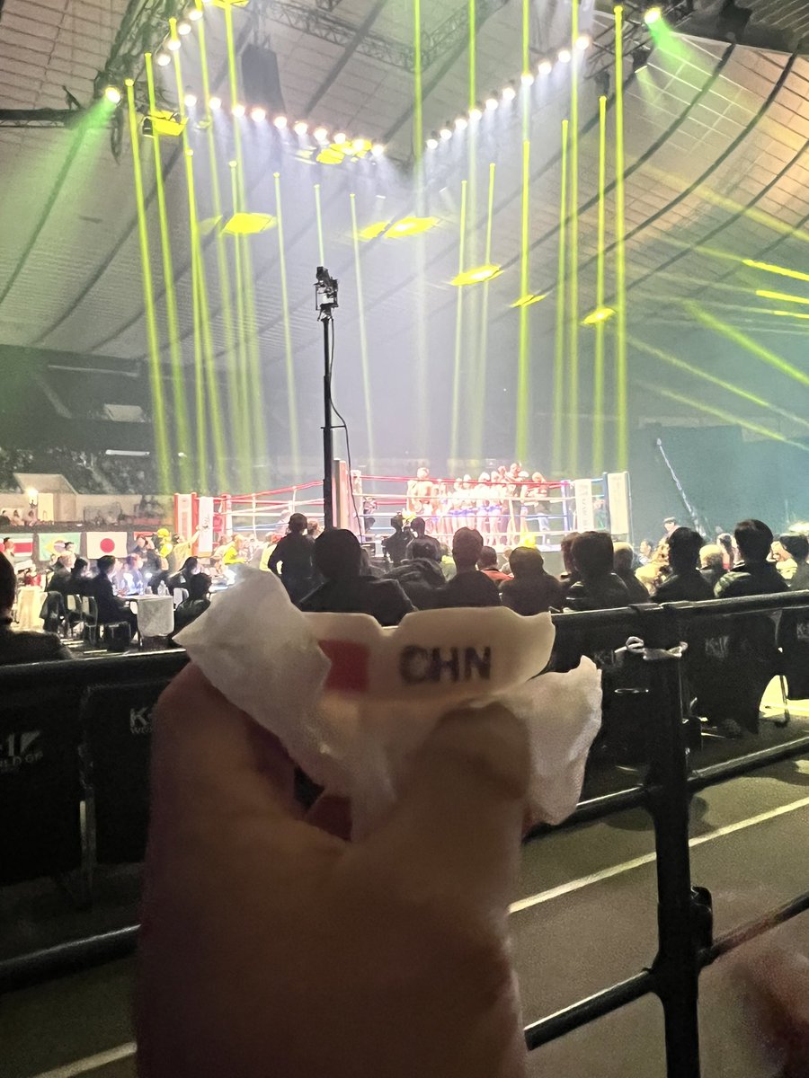 motoichitakasu's tweet photo. 偶然にもカリミアンにKO勝ちしたリュウ•ツァー選手がぶん投げたマウスピースをGETしたのだが、返した方が良いのだろうか?? #k1wgp #K1vsRISE https://t.co/Yye9W3glu0