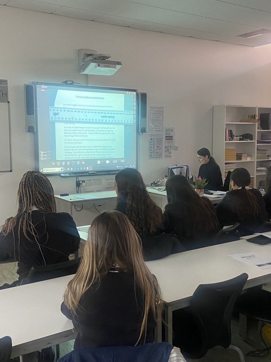 bthcc_college's tweet photo. Our #bthreads session this morning encouraging the students to read aloud amongst their peers and to start the day with reading π https://t.co/YNJPoGRjMf