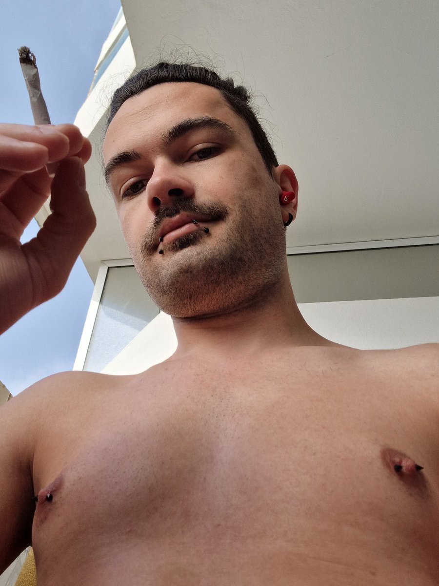 Good morning my little ashtrays. I hope you enjoy the view😈🚬
#ashtray #cashgod #cashslave #findom