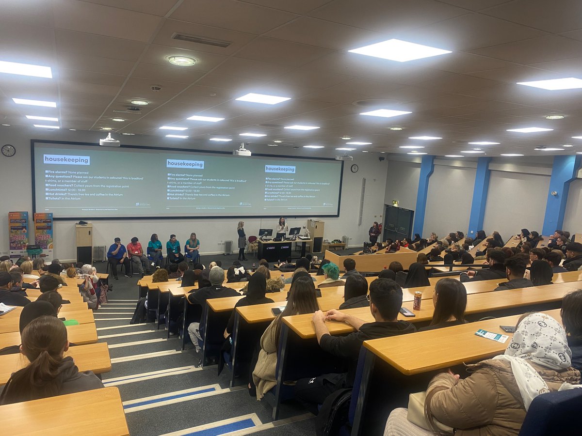 Our experience day has begun. Great turn out for our welcome talk, hearing about the great things you can do as a University of Bradford student! #TeamBradford #UoB