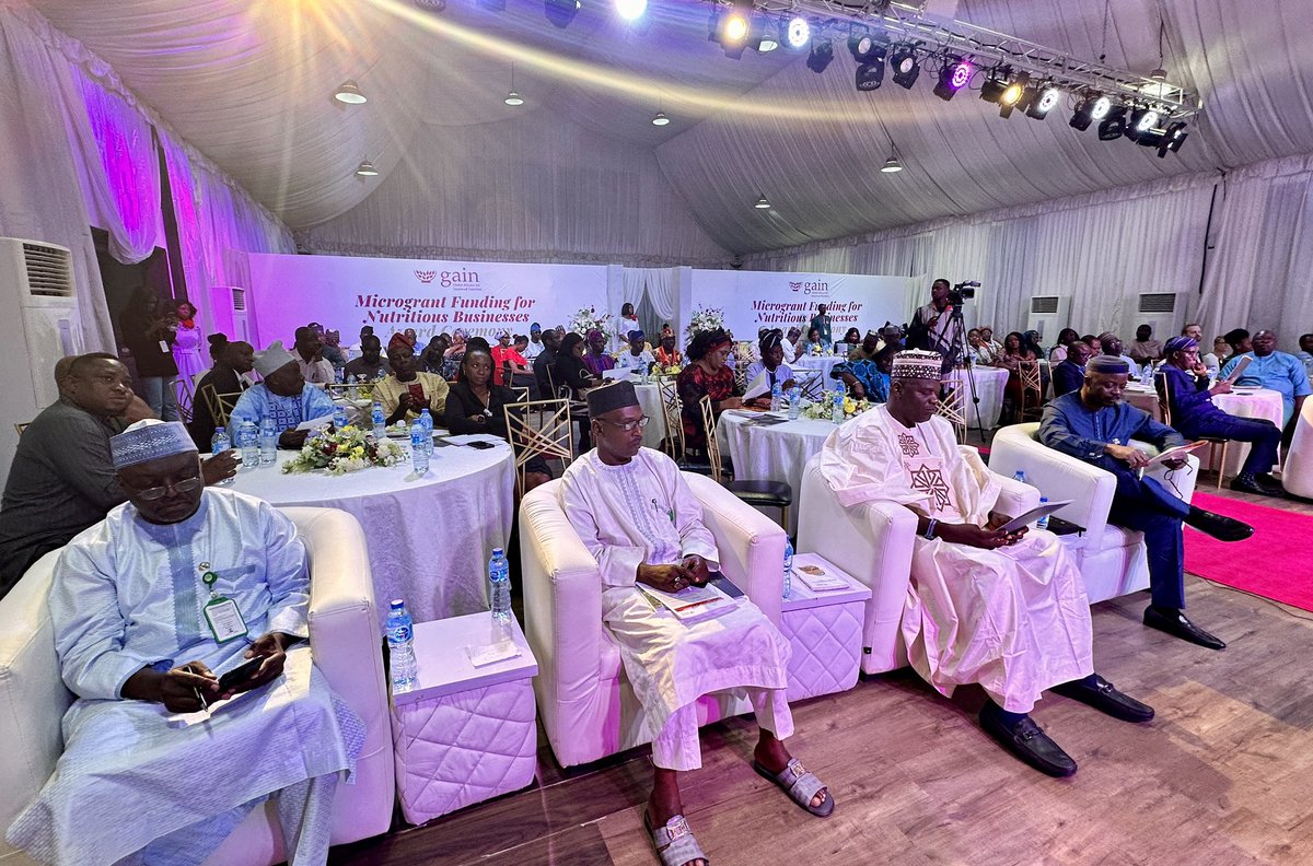Last week, at the Micro-Grant Funding for #Nutritious Businesses Award Ceremony, #GAIN through its SNIPS project awarded a total of ₦48 million in grants to 16 agribusinesses operating in four #Nigerian states: Kaduna, Benue, Nasarawa & Oyo. Read More: bit.ly/3vlIfEc