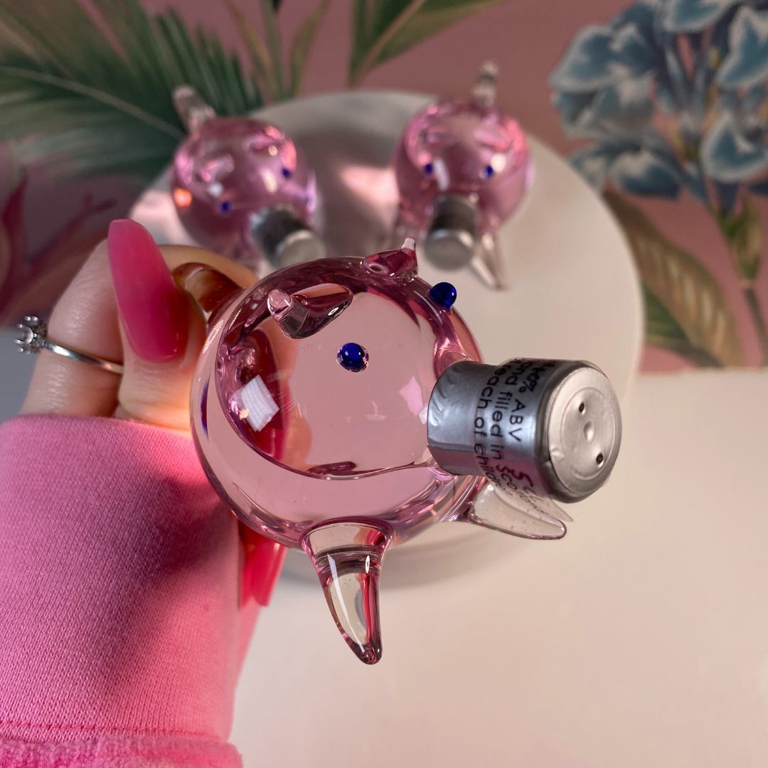 On Wednesdays we wear pink! 🌸 Our Pink Gin pig is a great quirky little decanter which is filled with 50ml of Scottish pink gin. It can be opened poured and refilled . Oink Oink 🐷 click the link #ginpig #gin #pinkgin #lovepink #piggies #pigs #glasspig