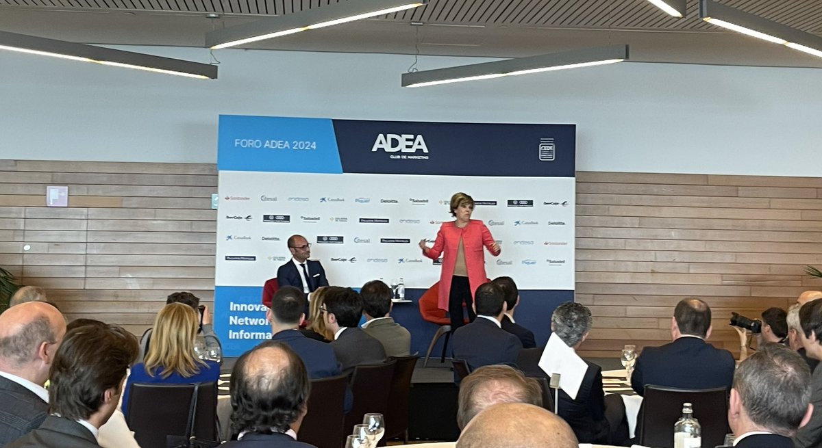 directivosAdea's tweet photo. @sorayasds afirma que “estamos viviendo un deterioro institucional bastante evidente” #ForoADEA #directivos #geopolítica https://t.co/L57BpUff3q