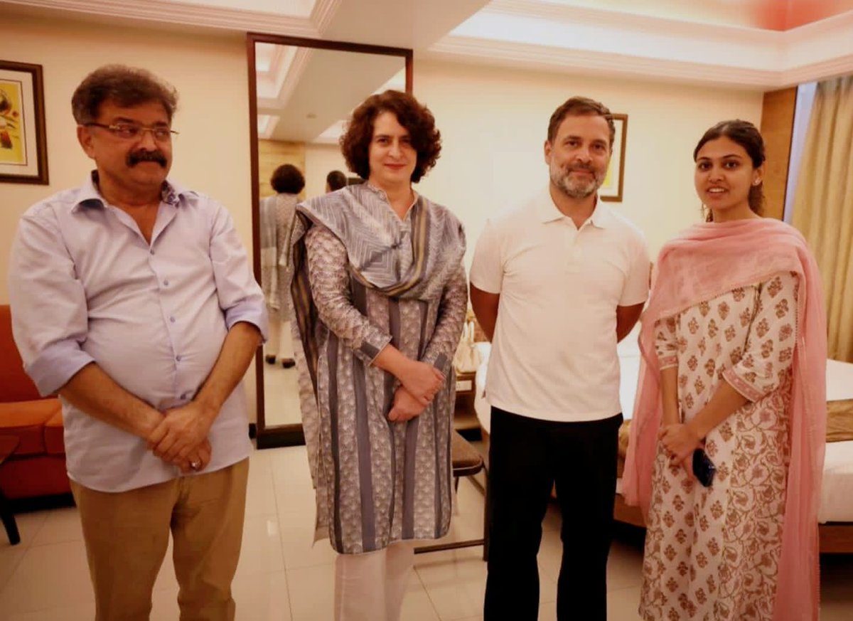 SachinS65843277's tweet photo. लढेंगेऔर जितेंगे राहुल गांधी आणि डॉ.जितेंद्र आव्हाड ❤️🤟
Born Rebel 🔥
#RaGa #JA 
#BharatJodoNyayYatra

Rahul Gandhi  Jitendra Awhad https://t.co/RmPsRlHB4f