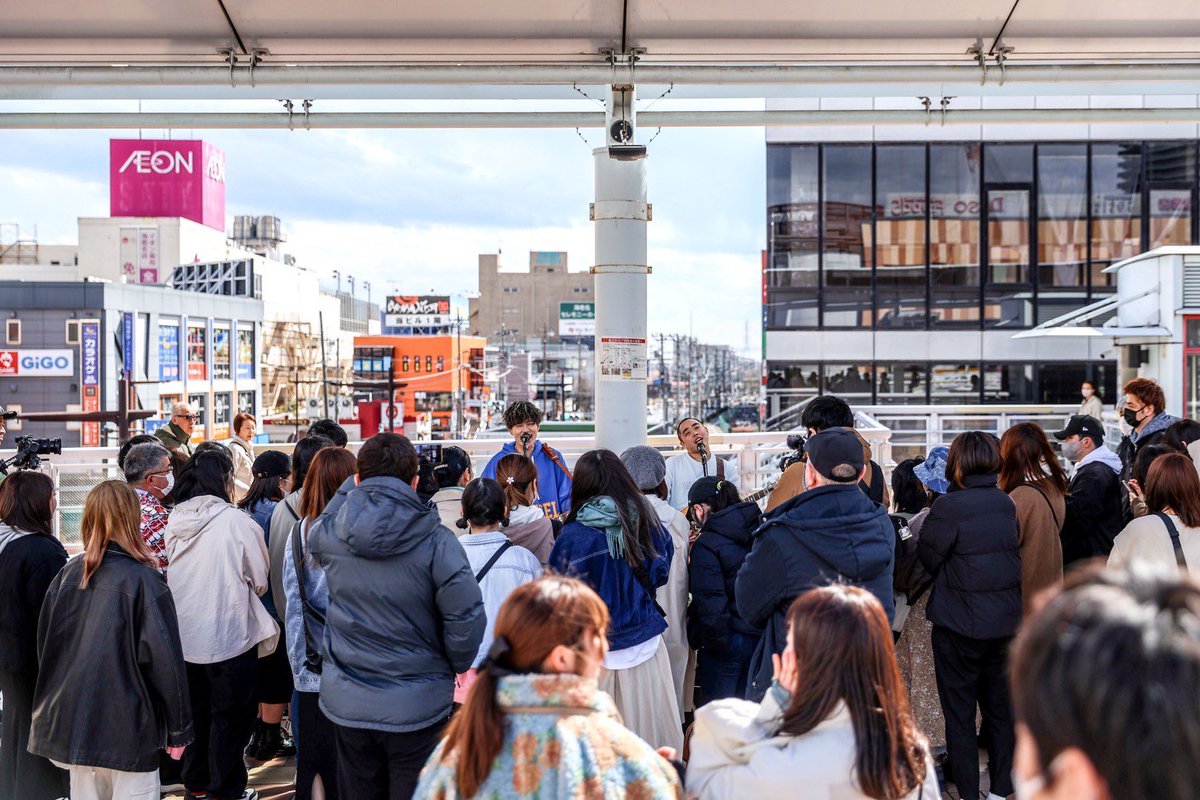 namonaki_721's tweet photo. 1年ぶりの海老名路上ライブ🦐

海老名にしかない、温かい時間が流れていました。楽しかったな、ありがとう‼️

次回は2/24(日)14:00- 横浜マリンタワー
路上ライブです！

天気持ってくれぇぇ😭😭

#なもなき https://t.co/O8DjpZflFN