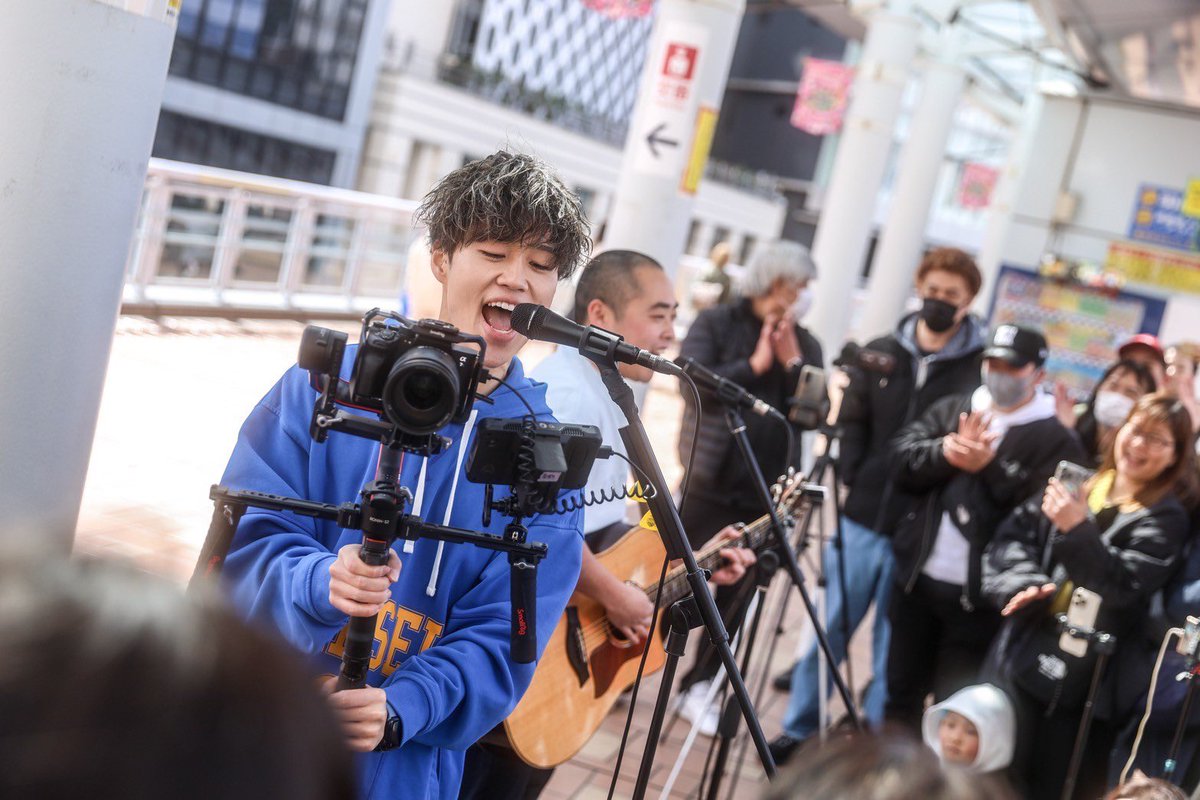 namonaki_721's tweet photo. 1年ぶりの海老名路上ライブ🦐

海老名にしかない、温かい時間が流れていました。楽しかったな、ありがとう‼️

次回は2/24(日)14:00- 横浜マリンタワー
路上ライブです！

天気持ってくれぇぇ😭😭

#なもなき https://t.co/O8DjpZflFN