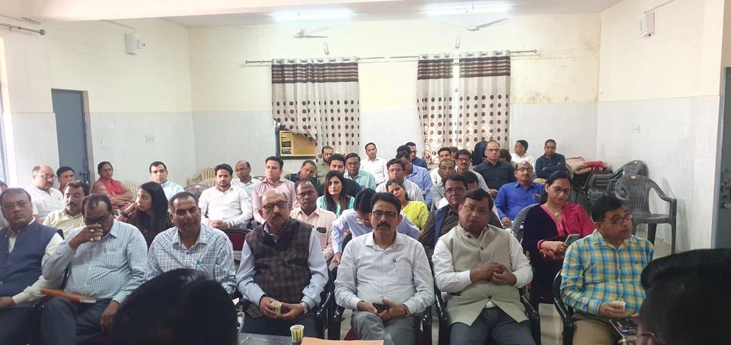 ManojShukul's tweet image. Divisional Financial Review meeting #Meerut chaired by AD Health &amp;amp; FW, participated by  #CMOs #ACMOs &amp;amp; other #NHM officials of divisional districts.
After rigorous review instruction to expidite expendutre issued. @nhm_up @Sen2Partha