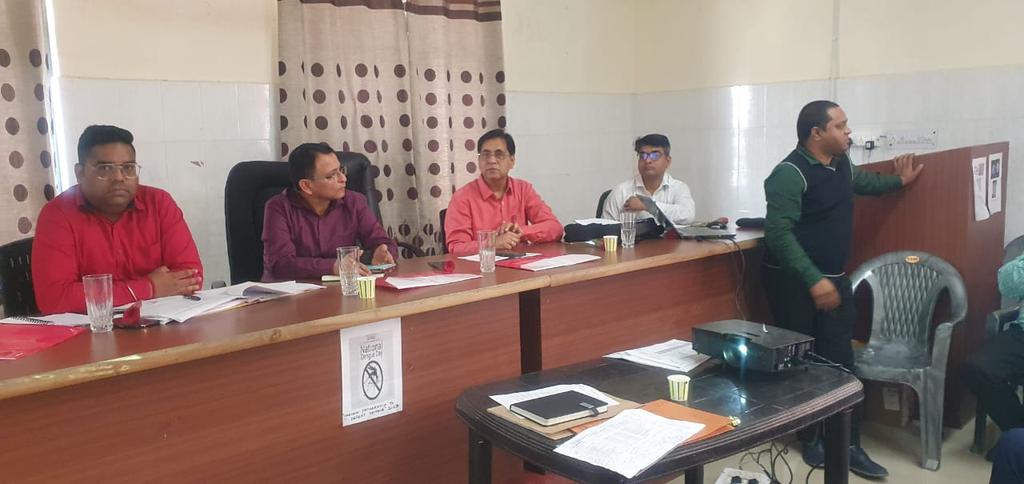 ManojShukul's tweet image. Divisional Financial Review meeting #Meerut chaired by AD Health &amp;amp; FW, participated by  #CMOs #ACMOs &amp;amp; other #NHM officials of divisional districts.
After rigorous review instruction to expidite expendutre issued. @nhm_up @Sen2Partha