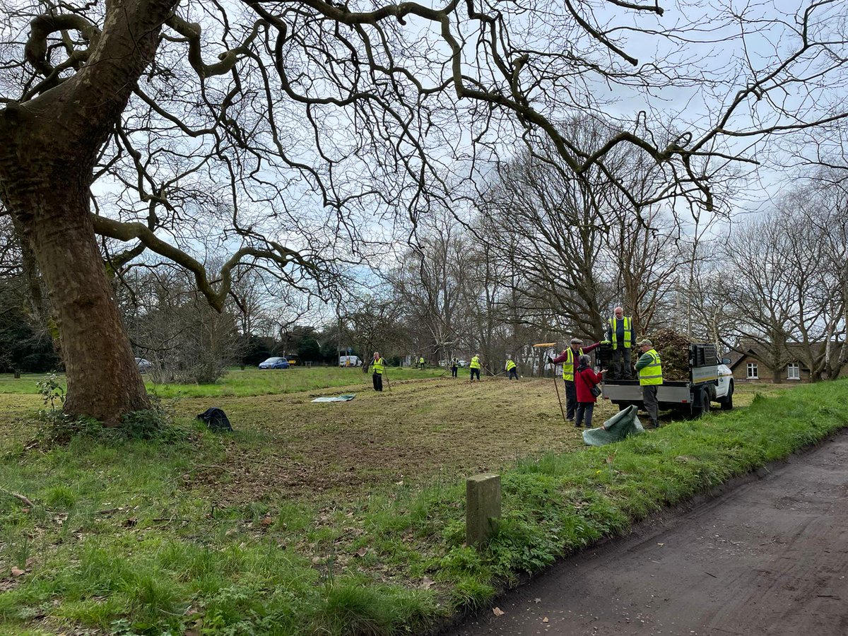 First cut-and-rake of the year at the Ramblers Rest! The poorer the soil, the more wildflowers, so we remove the cuttings to prevent the nutrients enriching the soil. Look out for a carpet of buttercups here in the next few weeks 💛 @VisitChis @ChislehurstSocy @chislehurstkent