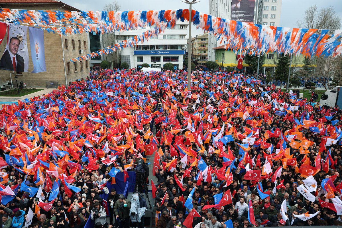 Efendimizin remzi olan gülleriyle, güzel gönüllü insanlarıyla Selçuklu’nun yoldaşı, Osmanlı’nın gözde şehri, Cumhuriyetimize giden yolda istiklâl mücadelemizin mihmandarı Isparta... Teşekkürler Isparta! 🇹🇷