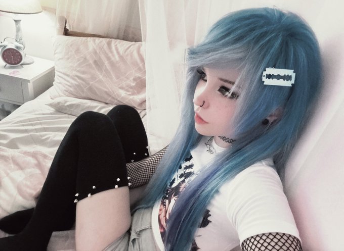 wud u add me back on myspace ? :3 https://t.co/03qDDBWdi7