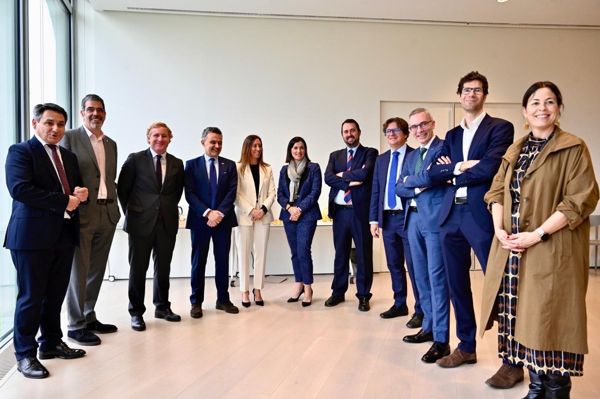 Durante la Jornada #SantanderConecta hemos compartido como crear, innovar y transformar las ciudades. 

#Telefonica100 #Telefonica