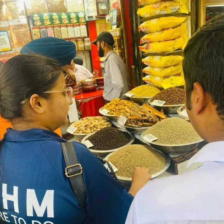 #iihmdelhi #Students Visiting #kharibaolispicesmarket to learn about Variety of Spices. #practical #learning #knowledge #best3years #daretodo #joinnow Echat.elink.in #faridabad #Noida #gurugramcity #ghaziabad