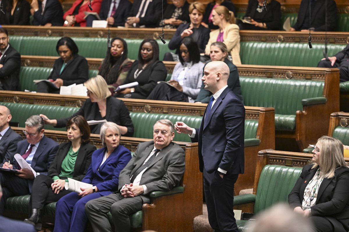 .@StephenFlynnSNP: 'With the Tory backbenchers looking for a unity candidate to replace the Prime Minister. Which, of the now numerous, born again Thatcherites on the Labour frontbench does the Prime Minister believe best fits the bill?' #PMQs