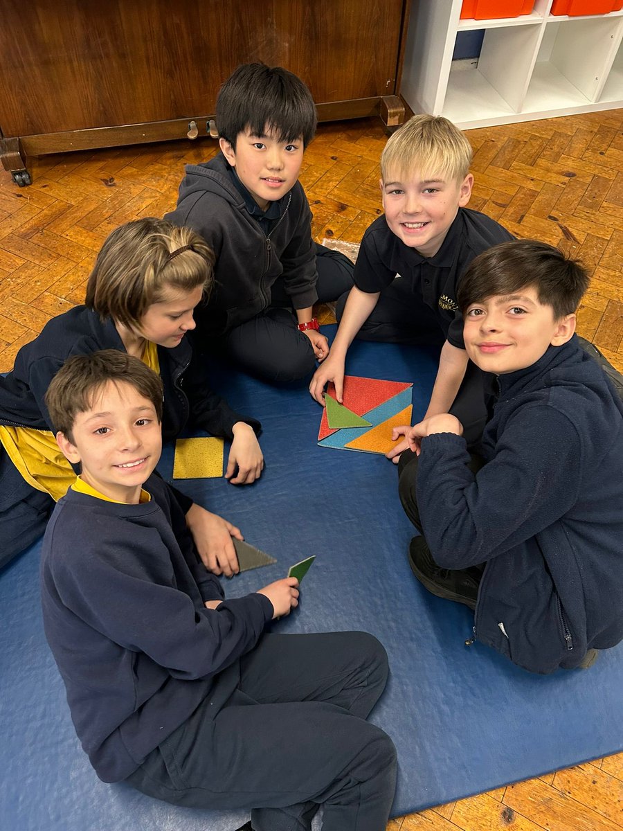 Today we have the <a href="/happypuzzle/">Happy Puzzle</a> Company working with KS2 as part of our #STEMweek. 
Here are some of Year 6 taking part in the puzzle company workshop 🧩 #teamwork #communcation #problemsolving