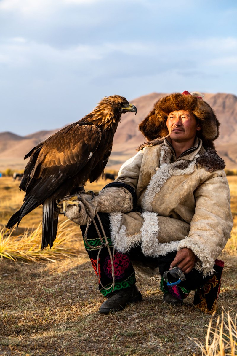 Eagle hunting: A majestic tradition in #Mongolia. 🦅 Experience the thrill as skilled hunters and their magnificent eagles form an unbreakable bond, capturing the spirit of the nomadic way of life. 

#EagleHunting #DiscoverMongolia#GoMongolia  #birds