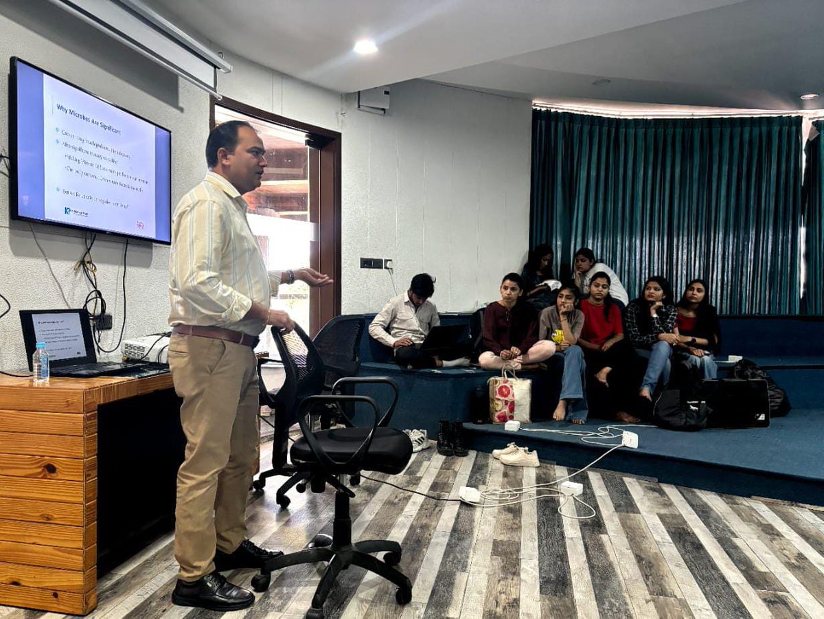 Empowering our students with knowledge that matters! Dr. Kamlesh Patel from Medanta Hospital Indore led an eye-opening session on antibiotic resistance, health impacts of high-speed living & the intriguing link between fashion and wellness.
__
#INIFDIndore #AwarenessSession