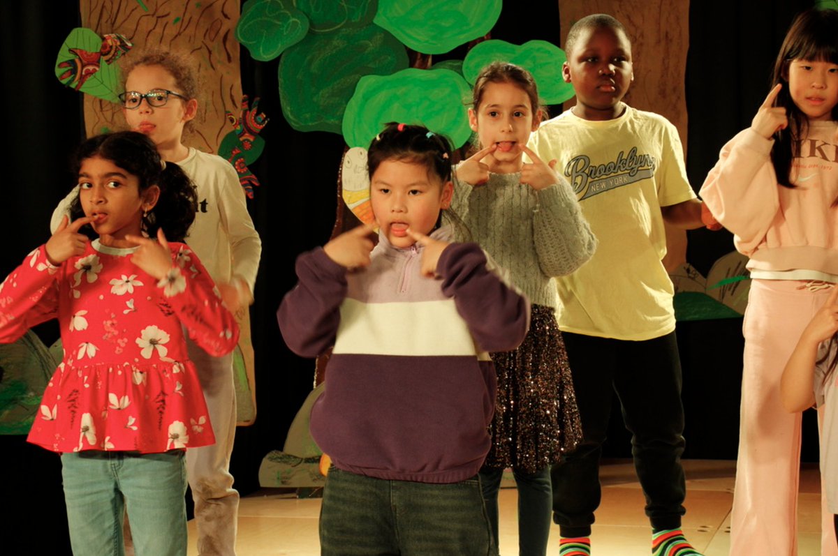 IntlSchAmst's tweet image. G2 took centre stage as they designed and created the set, musical accompaniment and dramatic delivery of their performances of Gruffalo.  Congratulations to our young artists!

#CommunityAtTheHeart #ISAstories #DevelopingCommunities