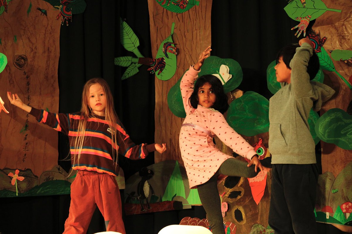 IntlSchAmst's tweet image. G2 took centre stage as they designed and created the set, musical accompaniment and dramatic delivery of their performances of Gruffalo.  Congratulations to our young artists!

#CommunityAtTheHeart #ISAstories #DevelopingCommunities