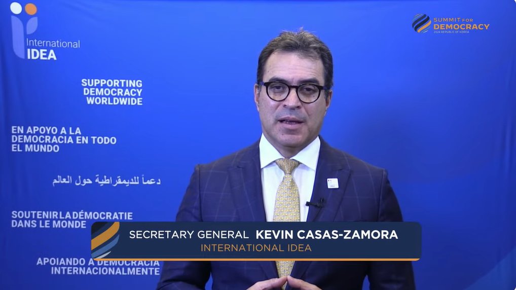 📣Speaking at the #SummitForDemocracy Leader's Plenary, Secretary-General <a href="/KevinCasasZ/">Kevin Casas</a> emphasises <a href="/Int_IDEA/">International IDEA</a>'s commitment to inclusivity and collaboration for #democracy world-wide. Let's ensure this global democracy platform thrives for years ahead.⬇️
youtu.be/vg3128DKF0M