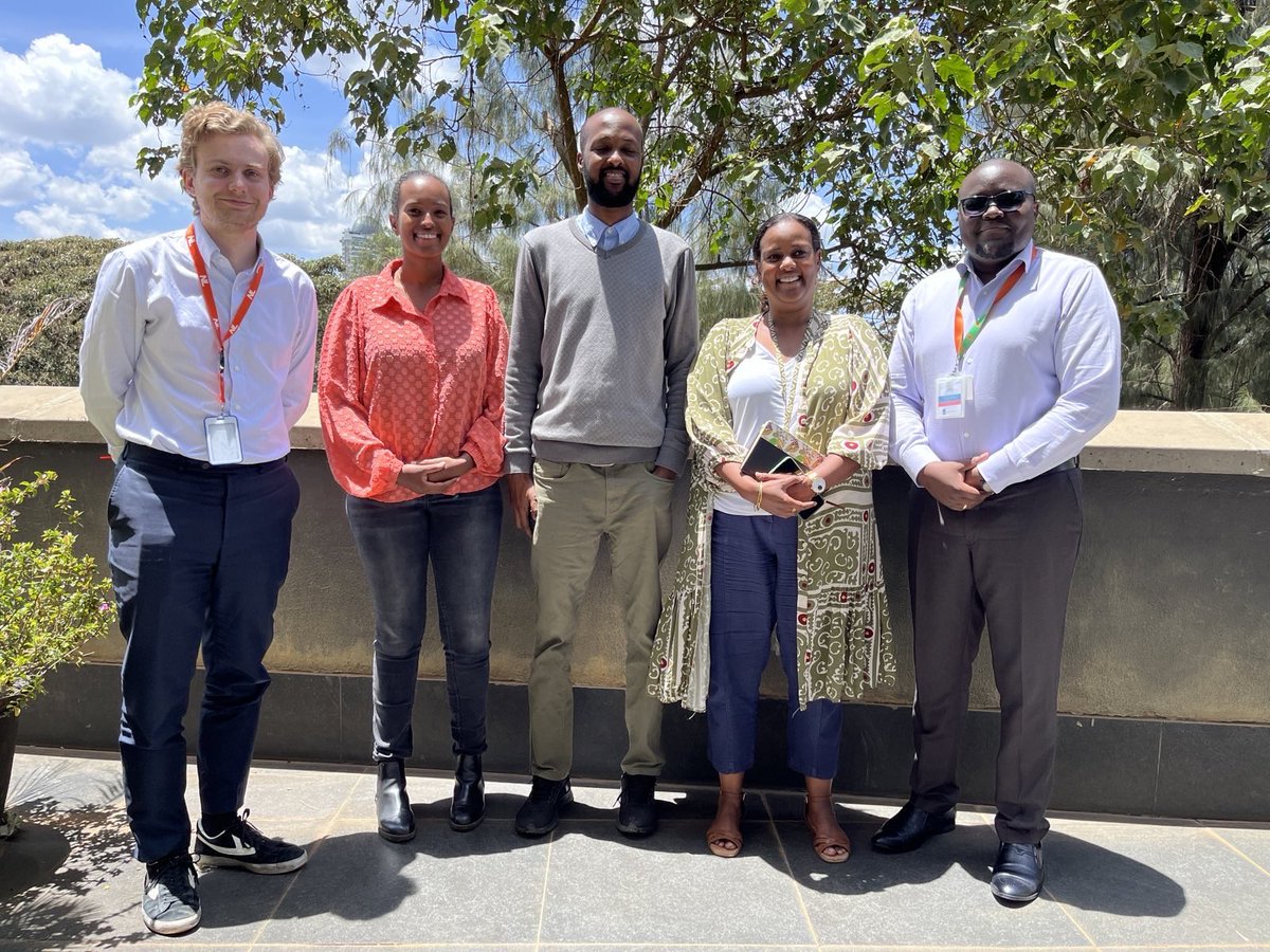 #NLinSomalia 🇳🇱🇸🇴 met with the @UNHCR Nansen Global Laureate, Abdullahi Mire. @miire06 has championed the right to education by putting 100,000 books in the hands of displaced children and youth in Kenya. He is now amplifying his education and peacebuilding work in Somalia