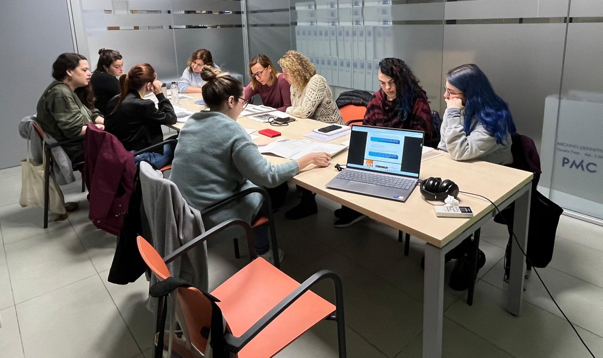 Quines implicacions té la #Lopivi sobre els infants que atén la XAPSLL? El grup de Famílies s'ha trobat aquest matí per iniciar l’estudi de la llei i la seva implicació en l’àmbit dels menors en situació de #sensellarisme