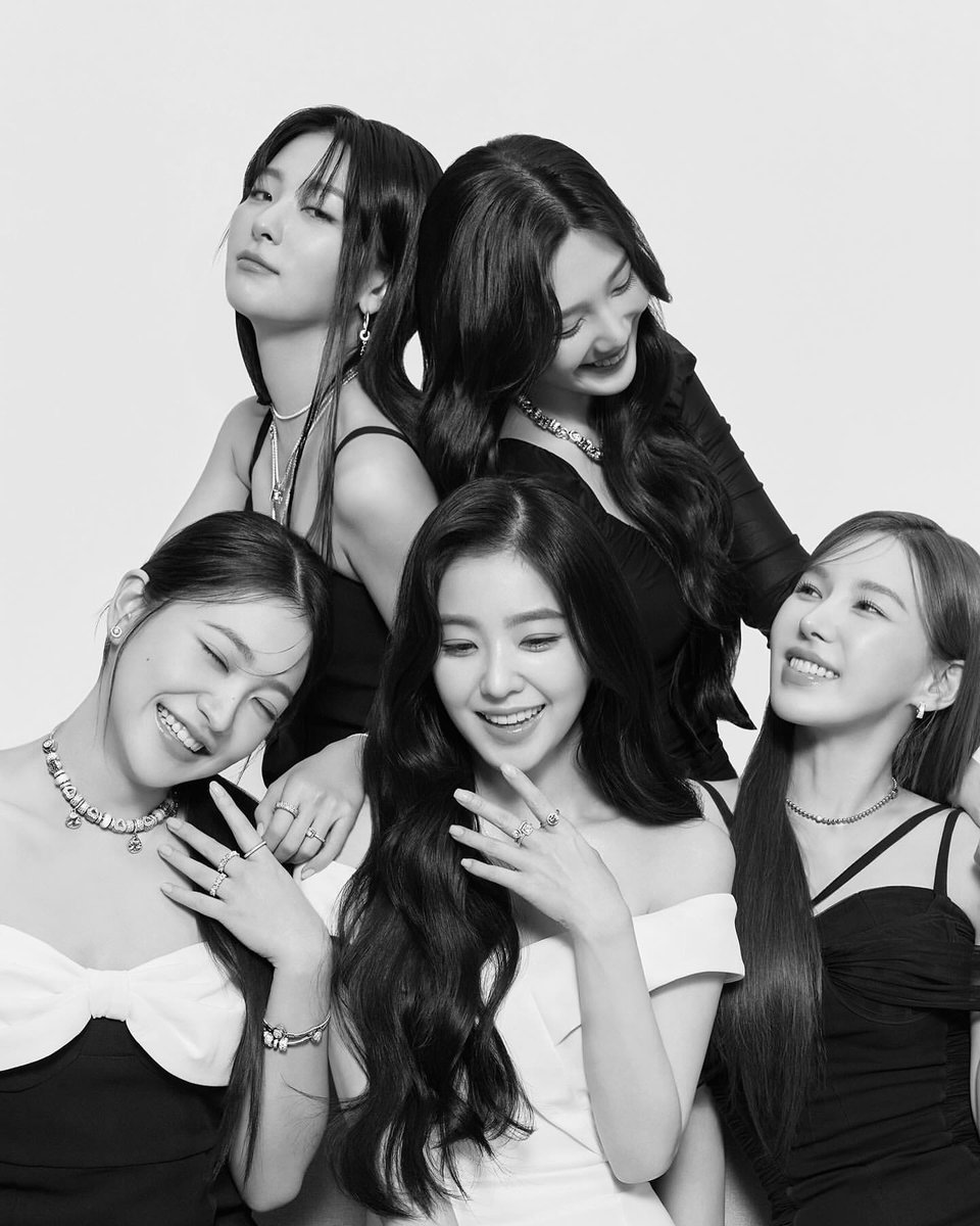<a href="/RVsmtown/">Red Velvet</a> [INSTAGRAM POST] - 9P

@.theofficialpandora #RedVelvetxPandora
instagram.com/p/C4vAu9TvL32

<a href="/RVsmtown/">Red Velvet</a> #RedVelvet #레드벨벳 #Yeri #예리 #Chill_Kill 
240320 · 20:34:15 KST