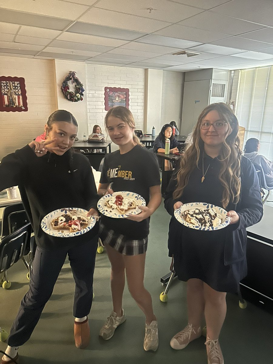 Varsity Yearbook Tampa tweet media