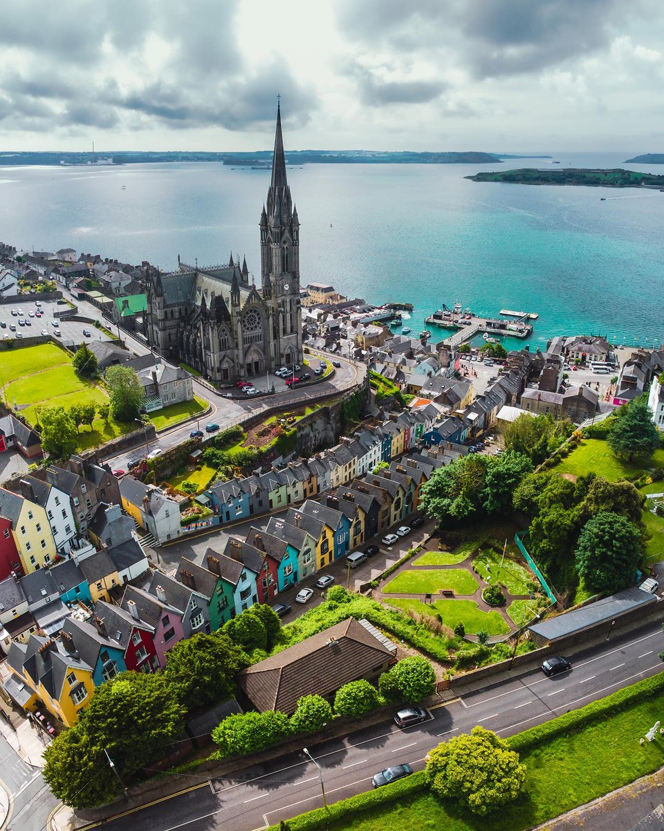 Oh Cobh, you're a cracker! 😍 How many iconic Cobh landmarks can you see in this photo? Comment your guesses below! 🔎 📸 jakesescapes [IG] #KeepDiscovering #IrelandsAncientEast