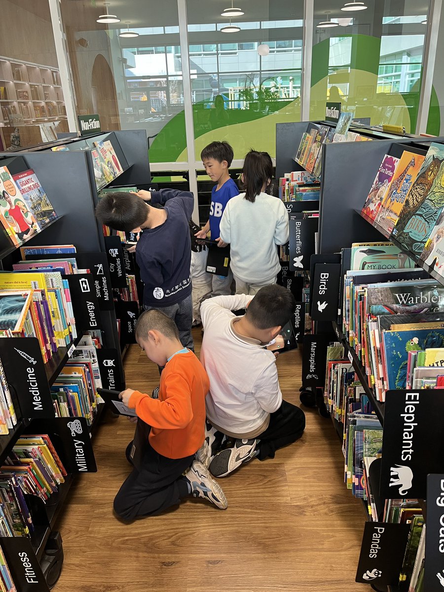 becinthelibrary's tweet photo. Grade 1 students culminated a series of lessons about how NF works in our library by sharing their learning with their families on @Seesaw . 
They had to use all they knew about wayfinders to complete the task. 
Great signage matters!
#learnISB #intlchat https://t.co/7mOZno4CNo