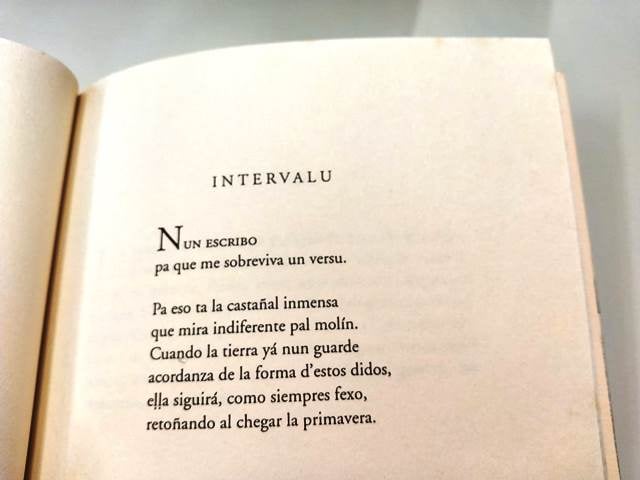 Retoñando al chegar la primavera...
Poema: Taresa Lorences (Cueva, Salas, 1955) #asturianu #Primavera