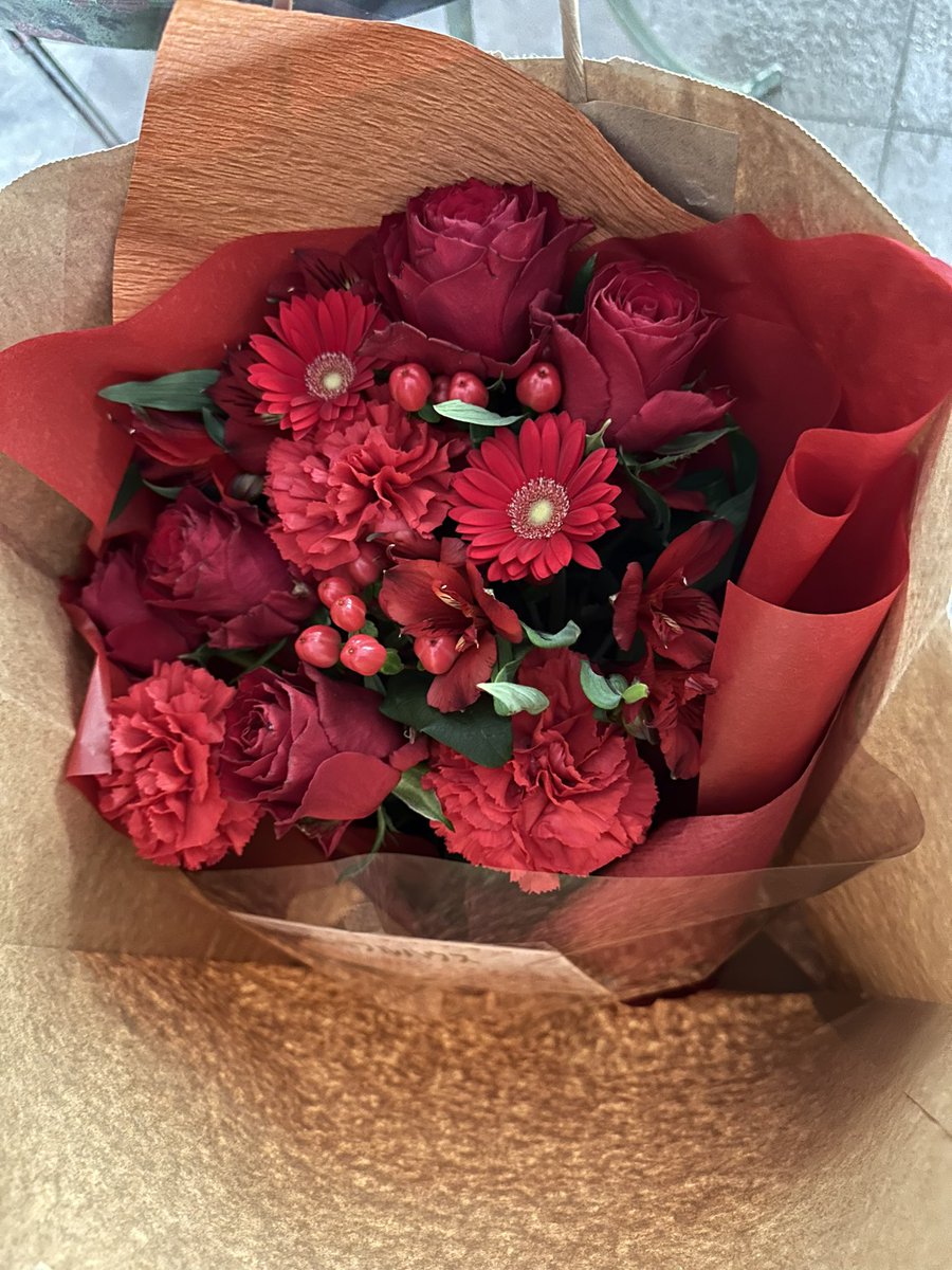 本日の、おねふる〜む番外編
新メンバー、渚七海(なっちゃん)お披露目のお祝い花を、有志支援いたしました。
これからの活躍に期待してます。

今後とも、おねフルをサポートしていきます。

#おねフル
#渚七海