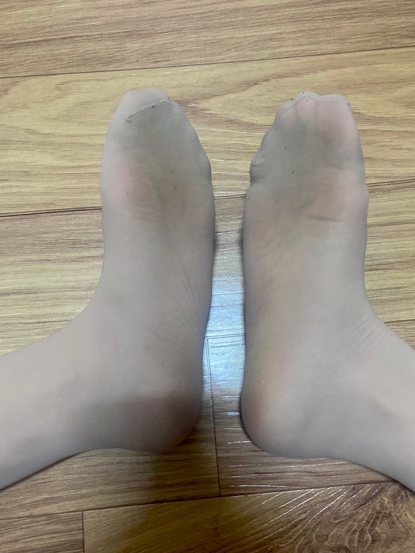 일주일 동안 롱부츠 안에 신은 살스 팔아요 문의주세용
#스타킹 #신던스타킹 #페티쉬 #페티쉬판매 #페티쉬물품 #발페티쉬 #중고스타킹 #신던양말 #중고양말 #신던신발 #신던구두