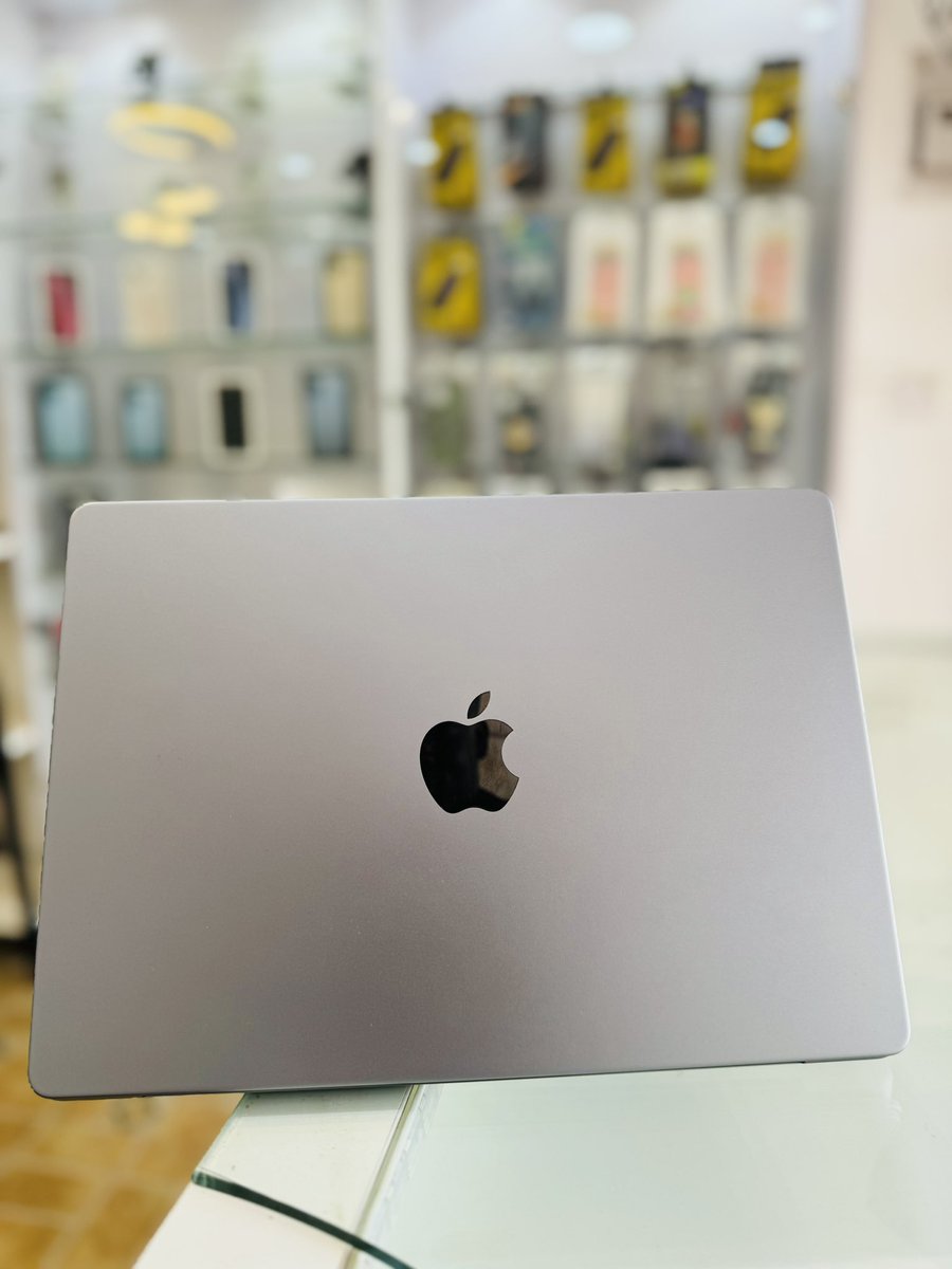 PhonesCelebrity's tweet photo. *JUST IN* 14-inch
  M3 
8GB RAM  
512gb SSD 
25cycle count  

Very neat   *14500gh* https://t.co/jVn52fT4eY