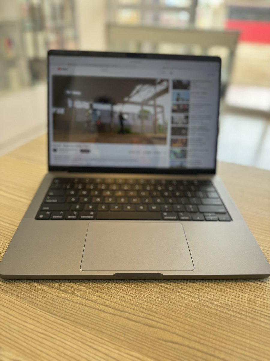 PhonesCelebrity's tweet photo. *JUST IN* 14-inch
  M3 
8GB RAM  
512gb SSD 
25cycle count  

Very neat   *14500gh* https://t.co/jVn52fT4eY